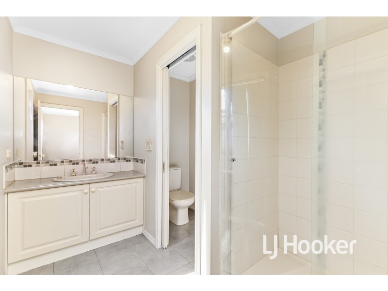 8 Glade Court, Cranbourne VIC 3977