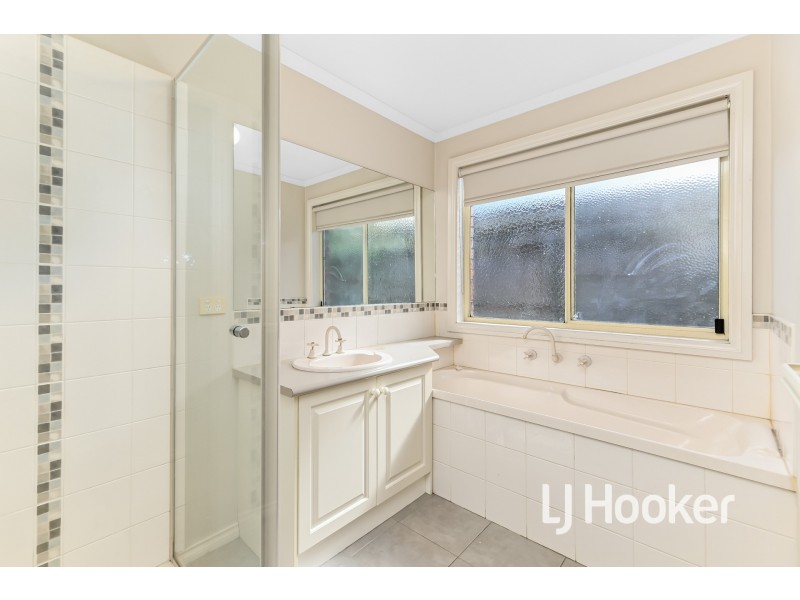 8 Glade Court, Cranbourne VIC 3977