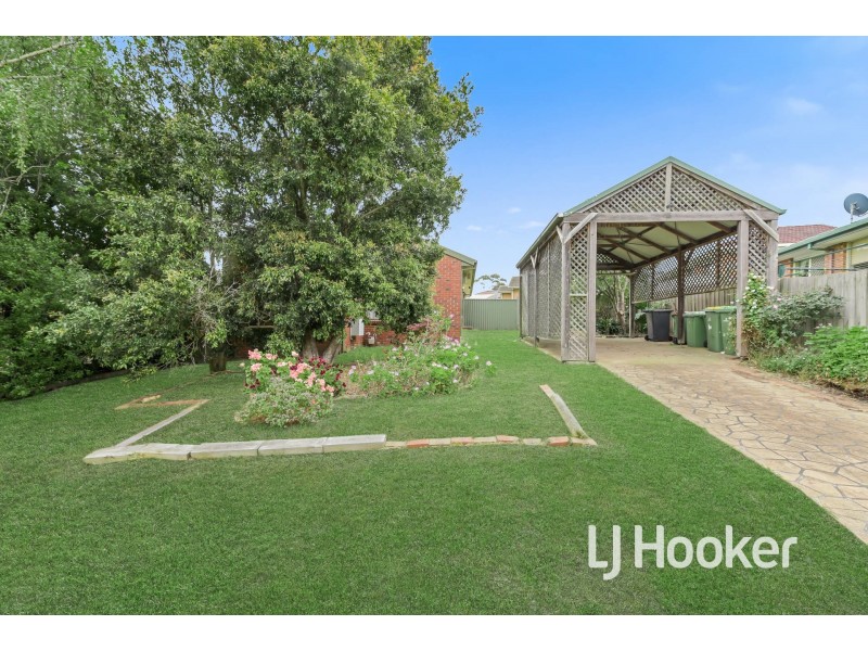 8 Paramount Way, Pakenham VIC 3810