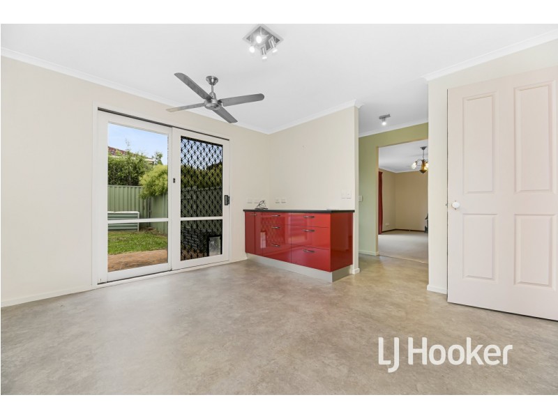 8 Paramount Way, Pakenham VIC 3810