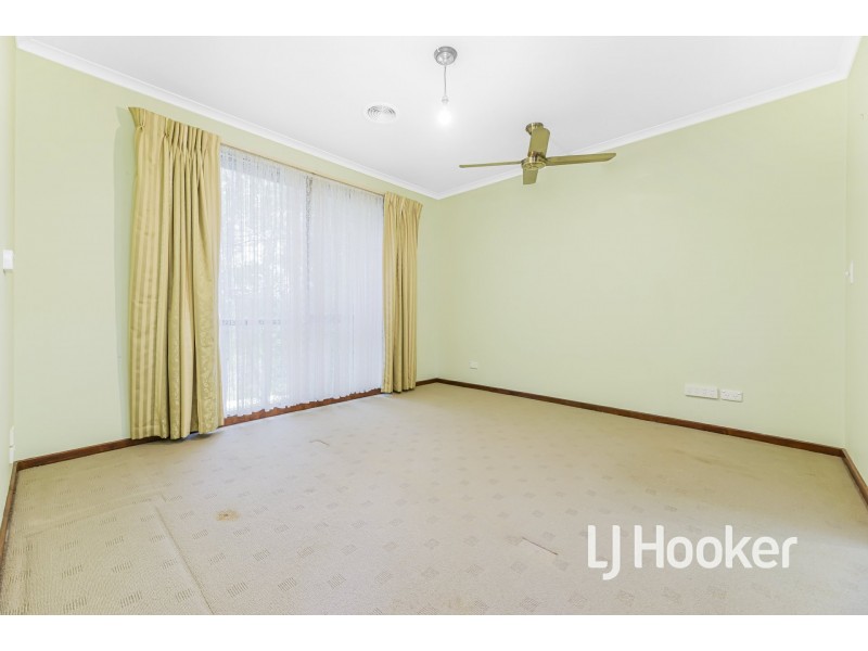 8 Paramount Way, Pakenham VIC 3810