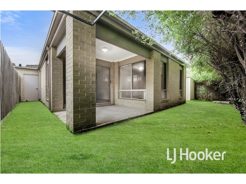 11/30 Sir Thomas Drive, Pakenham VIC 3810