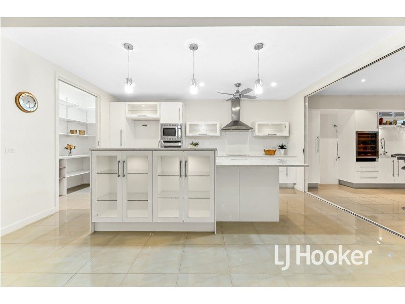 16 Everly Circuit, Pakenham VIC 3810