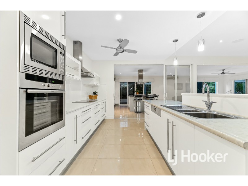 16 Everly Circuit, Pakenham VIC 3810