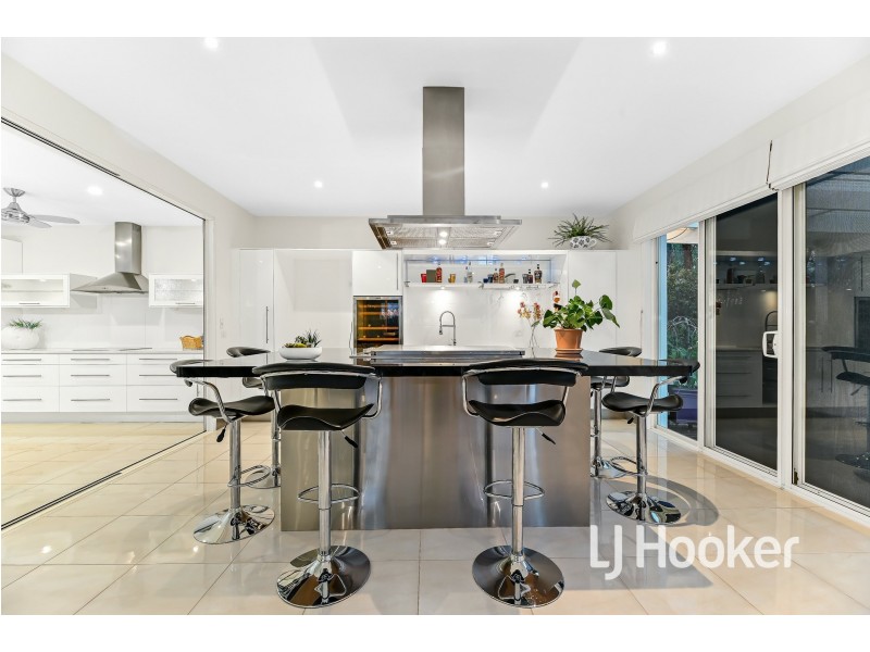 16 Everly Circuit, Pakenham VIC 3810