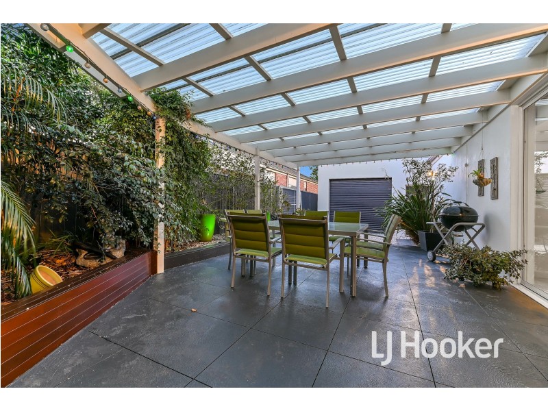 16 Everly Circuit, Pakenham VIC 3810