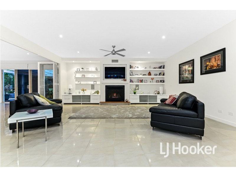 16 Everly Circuit, Pakenham VIC 3810