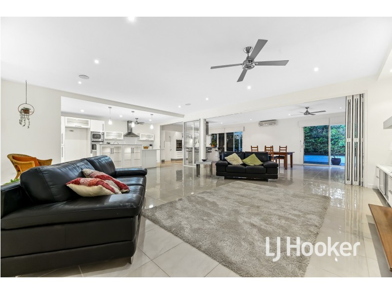 16 Everly Circuit, Pakenham VIC 3810