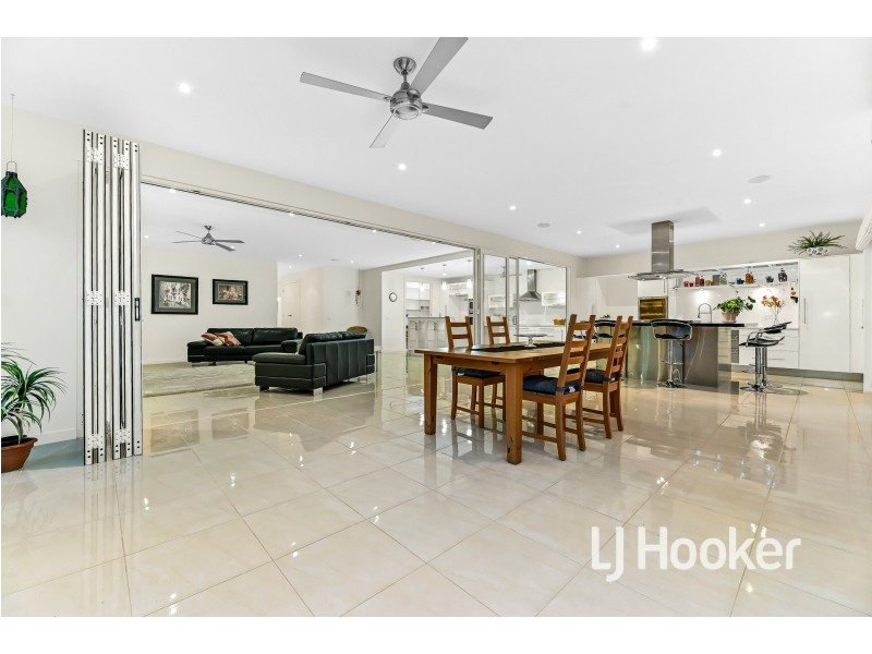 16 Everly Circuit, Pakenham VIC 3810