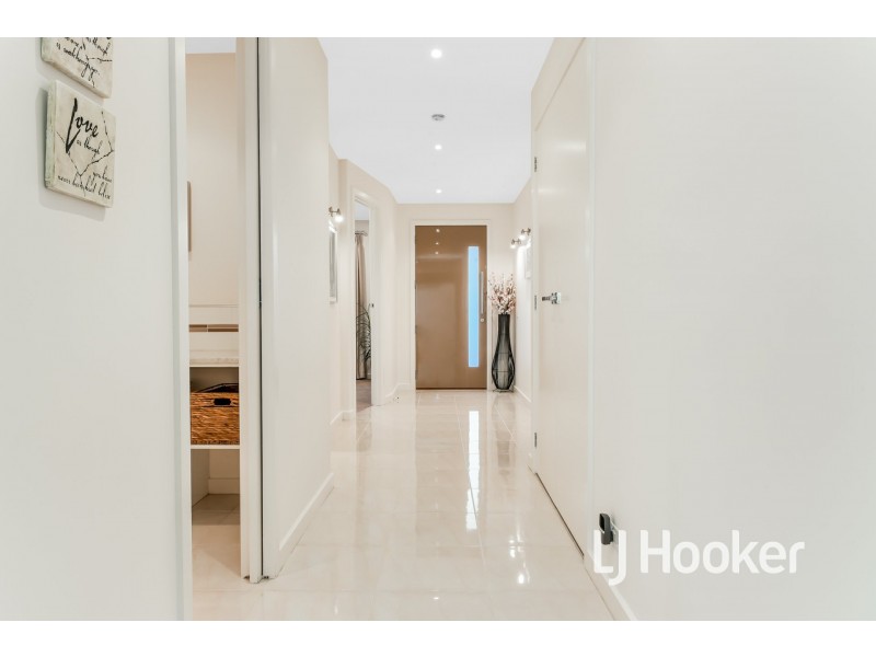 16 Everly Circuit, Pakenham VIC 3810