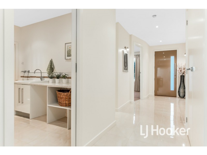 16 Everly Circuit, Pakenham VIC 3810