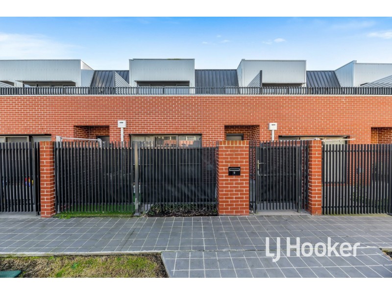 9 Codrus Walk, Pakenham VIC 3810