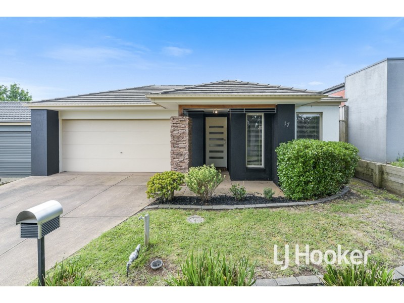 17 Kimberley Grove, Pakenham VIC 3810