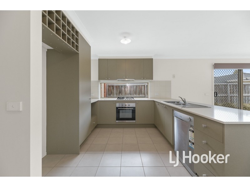 17 Kimberley Grove, Pakenham VIC 3810