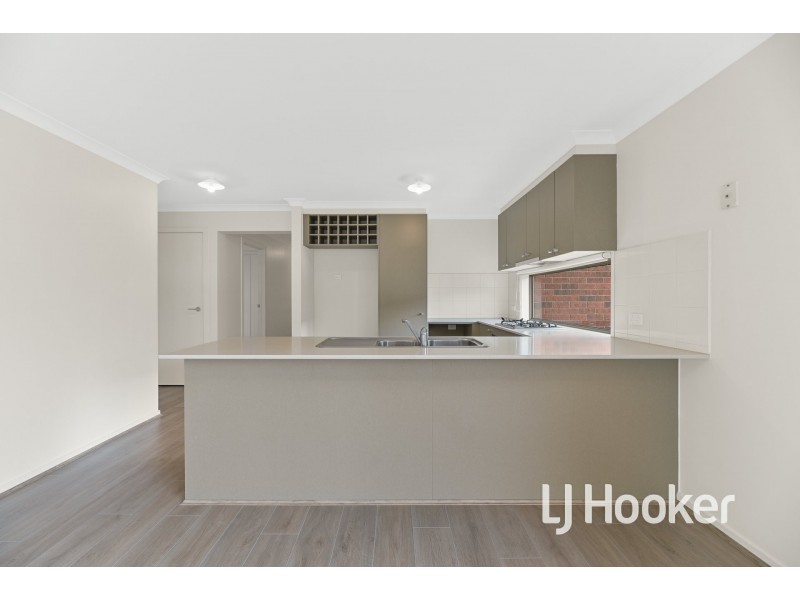 17 Kimberley Grove, Pakenham VIC 3810