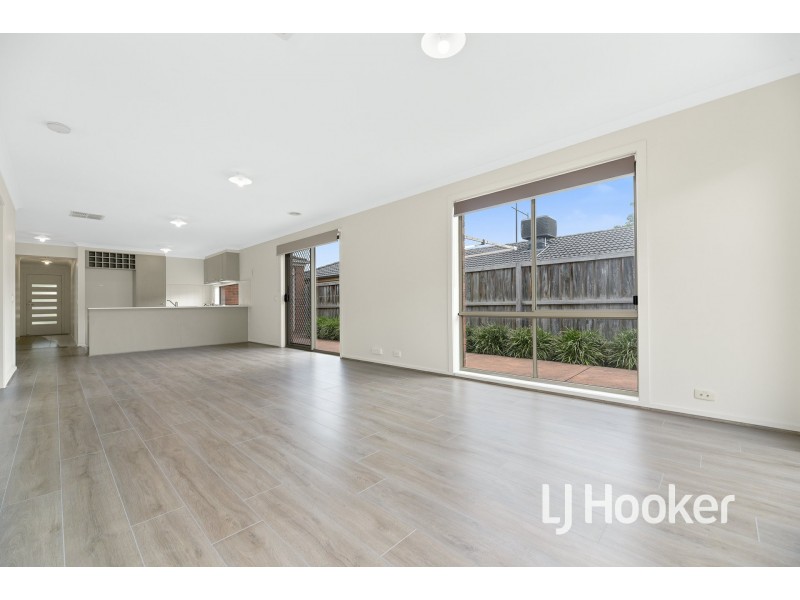 17 Kimberley Grove, Pakenham VIC 3810
