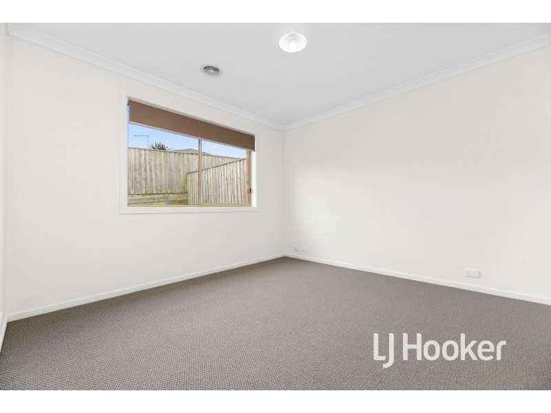 17 Kimberley Grove, Pakenham VIC 3810