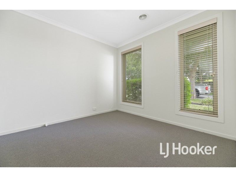 17 Kimberley Grove, Pakenham VIC 3810
