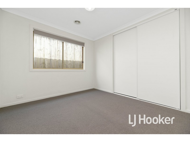 17 Kimberley Grove, Pakenham VIC 3810