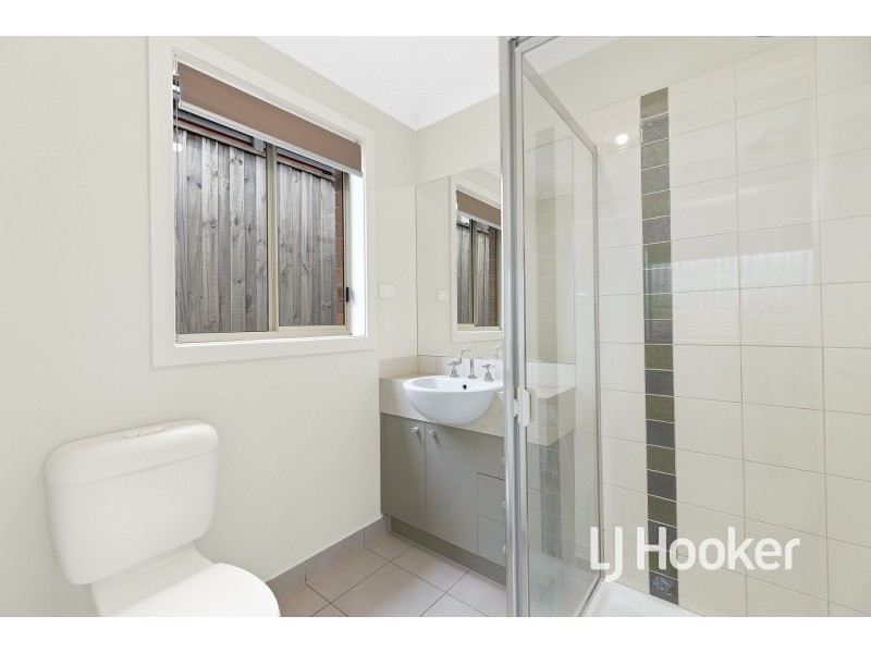 17 Kimberley Grove, Pakenham VIC 3810