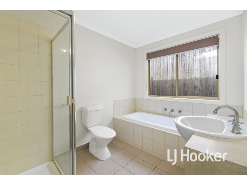 17 Kimberley Grove, Pakenham VIC 3810