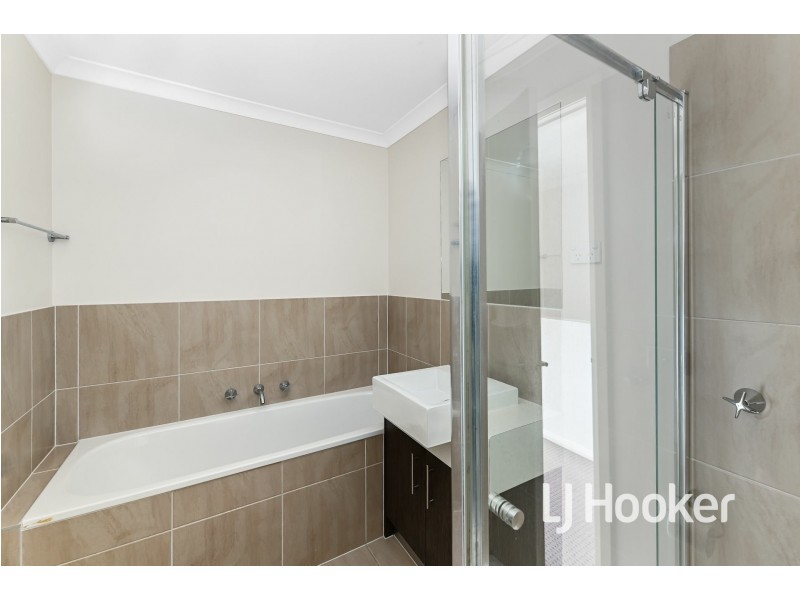 2 Annecy Lane, Pakenham VIC 3810