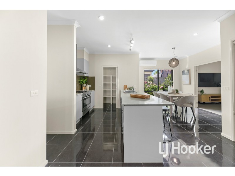 28 Bellerive Avenue, Officer VIC 3809