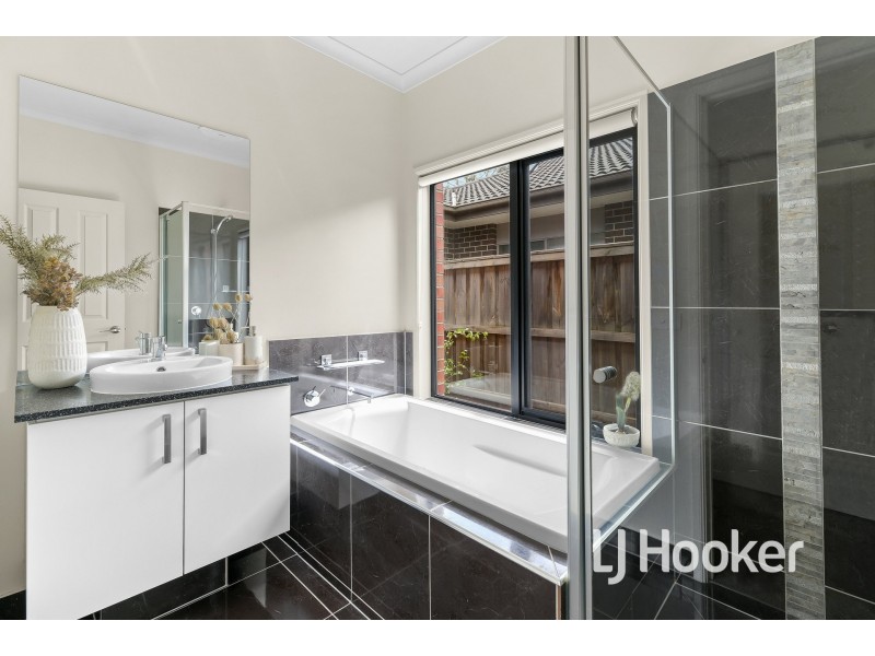 28 Bellerive Avenue, Officer VIC 3809