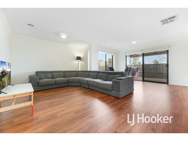 4 Abbeyard Drive, Clyde VIC 3978