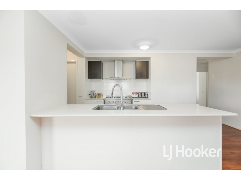 4 Abbeyard Drive, Clyde VIC 3978