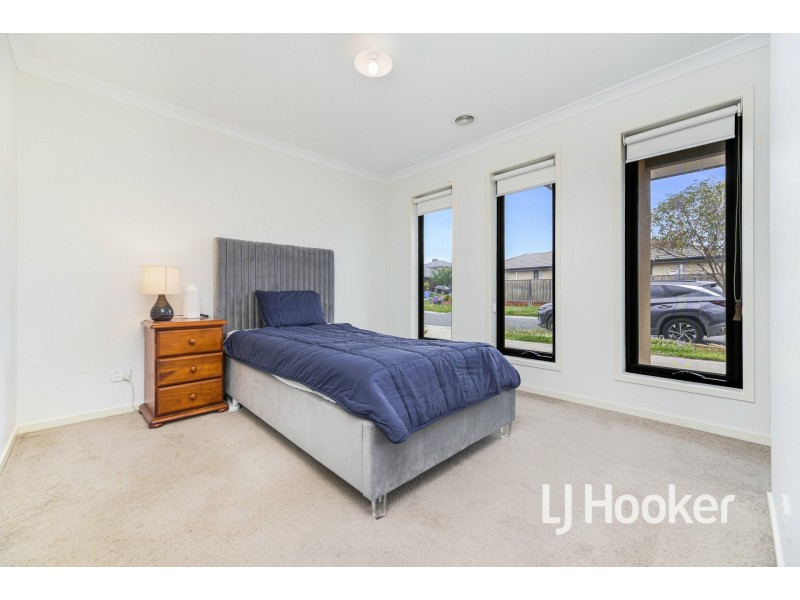 4 Abbeyard Drive, Clyde VIC 3978