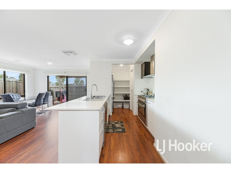 4 Abbeyard Drive, Clyde VIC 3978