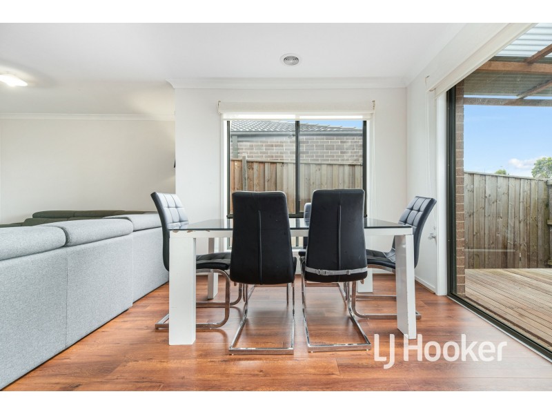 4 Abbeyard Drive, Clyde VIC 3978