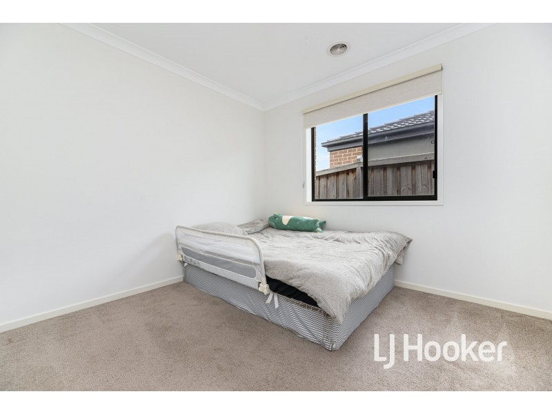 4 Abbeyard Drive, Clyde VIC 3978