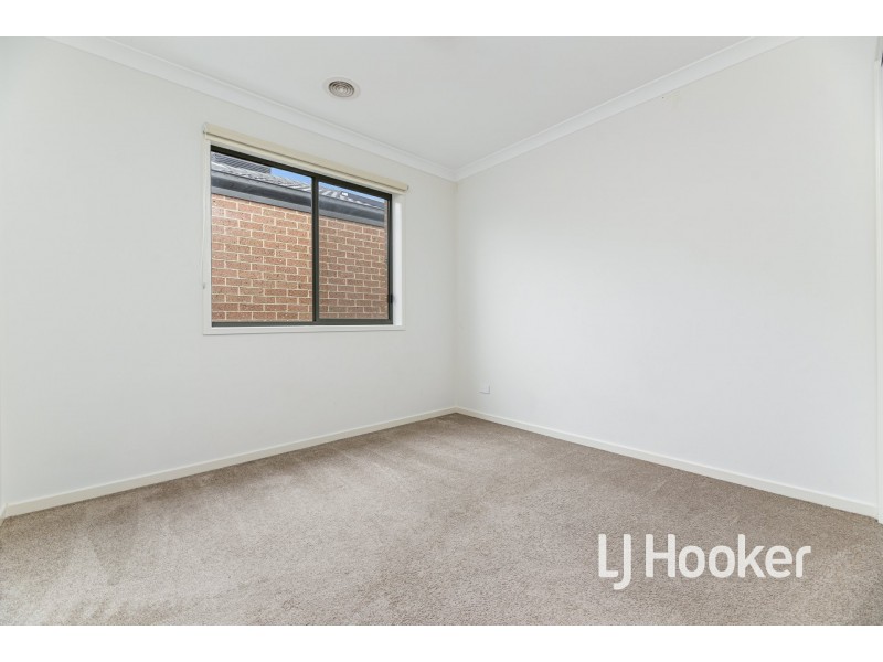 4 Abbeyard Drive, Clyde VIC 3978