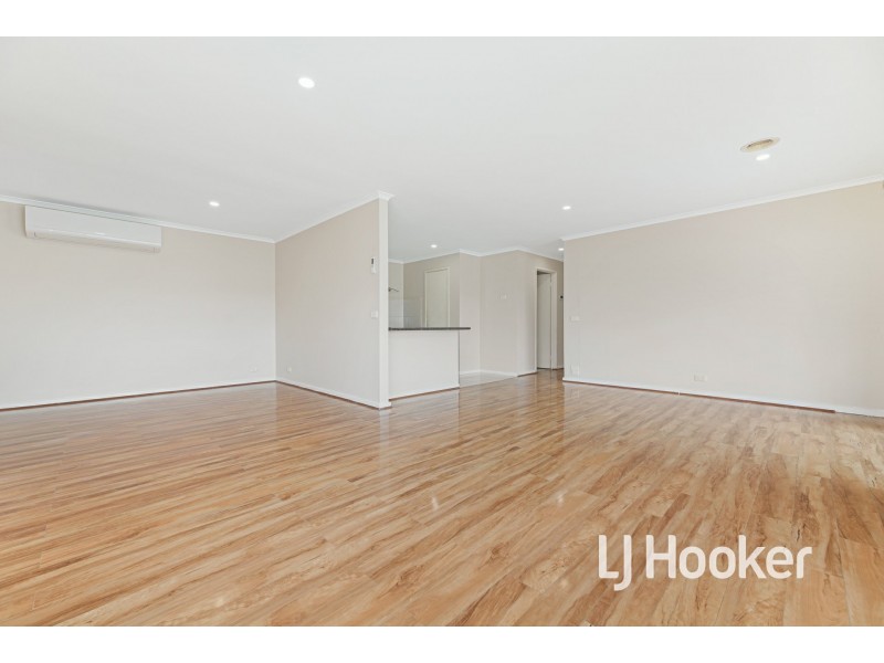 6 Kent Mews, Cranbourne North VIC 3977