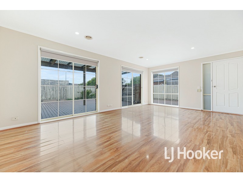 6 Kent Mews, Cranbourne North VIC 3977