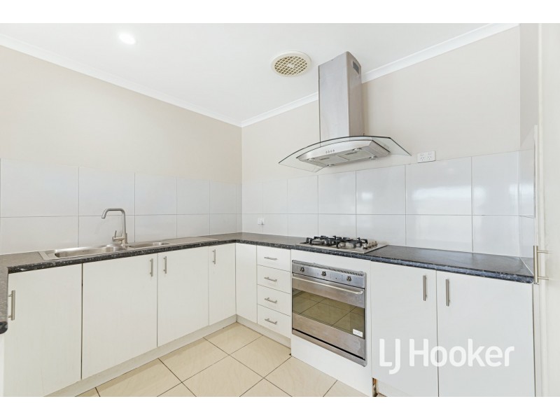 6 Kent Mews, Cranbourne North VIC 3977