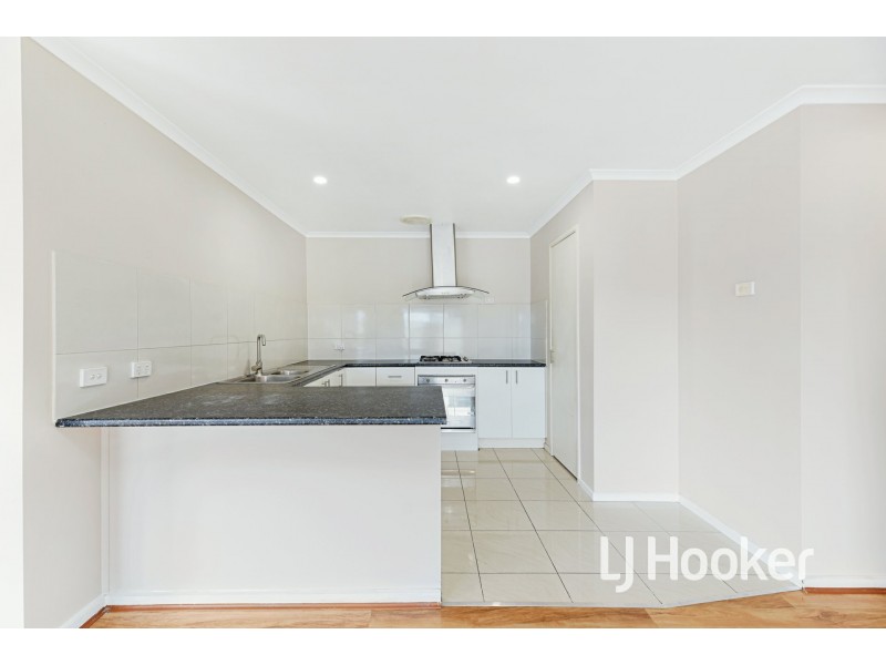 6 Kent Mews, Cranbourne North VIC 3977