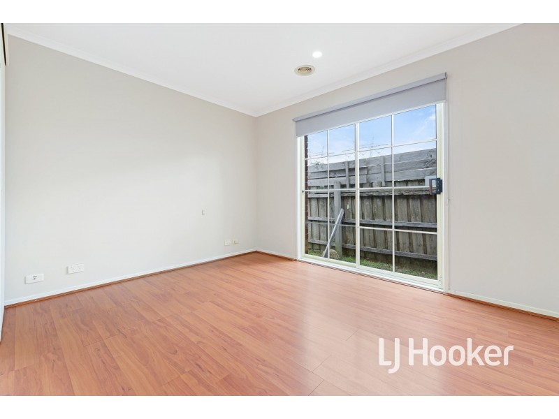 6 Kent Mews, Cranbourne North VIC 3977