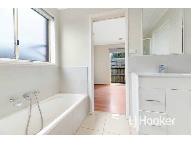 6 Kent Mews, Cranbourne North VIC 3977