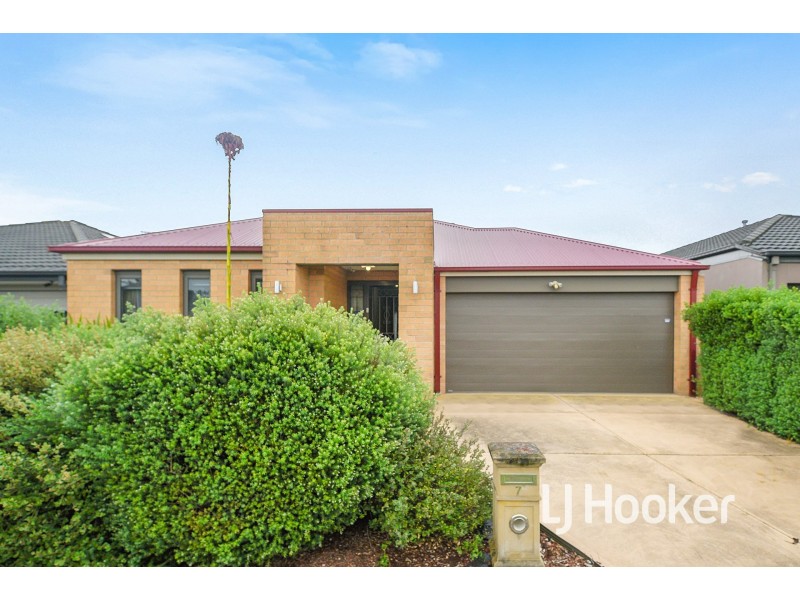 7 Dellinea Street, Cranbourne North VIC 3977