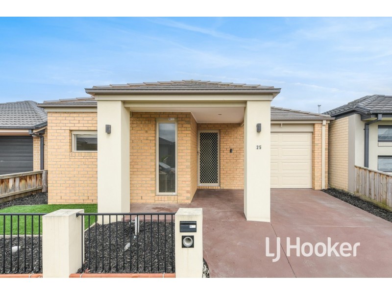 25 Newbury Street, Pakenham VIC 3810