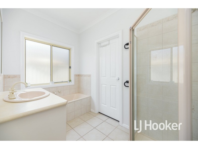 4 MacAlister Place, Pakenham VIC 3810