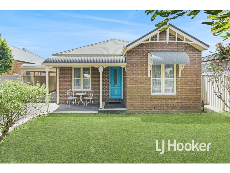 4 MacAlister Place, Pakenham VIC 3810