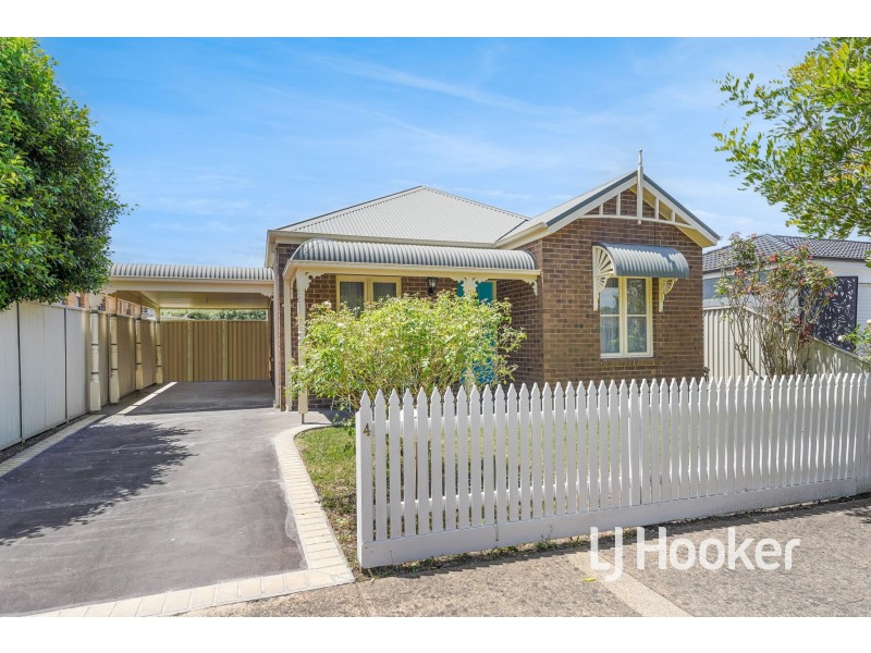 4 MacAlister Place, Pakenham VIC 3810