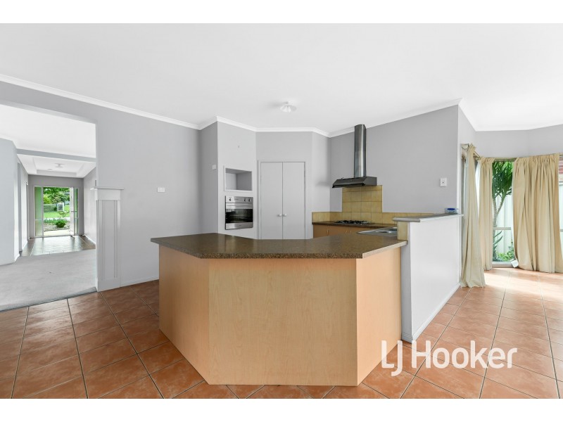 8 St Leonard Way, Pakenham VIC 3810