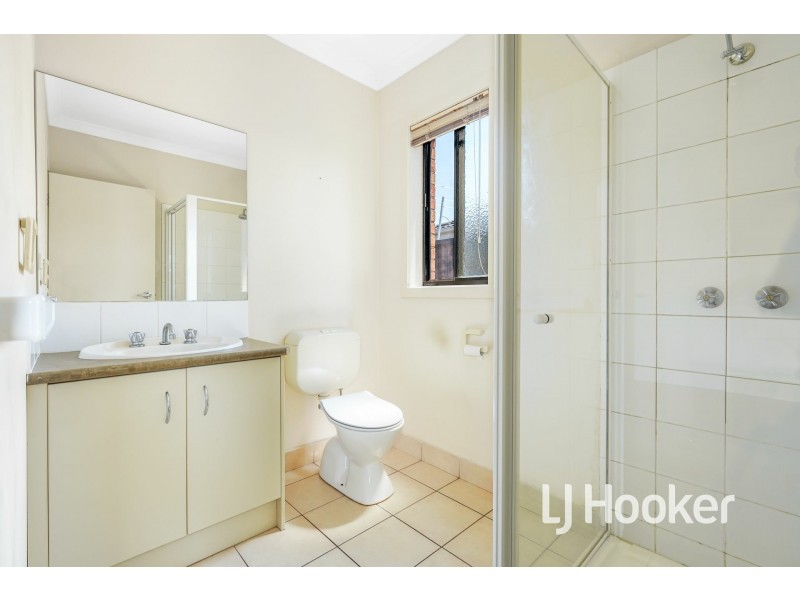 28 Scarlet Crescent, Pakenham VIC 3810