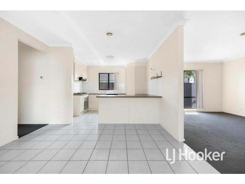 28 Scarlet Crescent, Pakenham VIC 3810