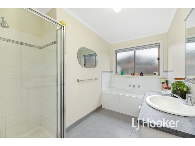 4/13 Redcherry Court, Pakenham VIC 3810
